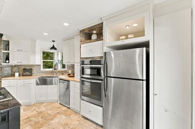 858 Arbor Road, Menlo Park, CA 94025