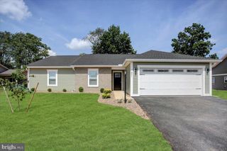 1471 TREELINE DR, Chambersburg, PA 17202