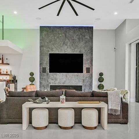 5400 Mello Avenue, Las Vegas, NV 89131