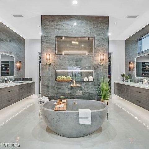 5400 Mello Avenue, Las Vegas, NV 89131