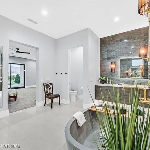 5400 Mello Avenue, Las Vegas, NV 89131