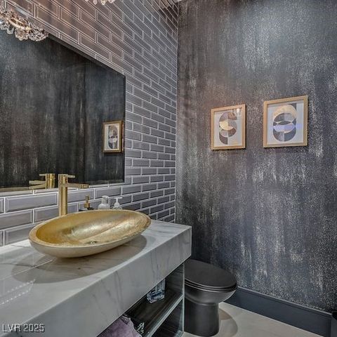 5400 Mello Avenue, Las Vegas, NV 89131