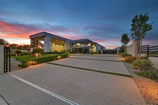 5400 Mello Avenue, Las Vegas, NV 89131