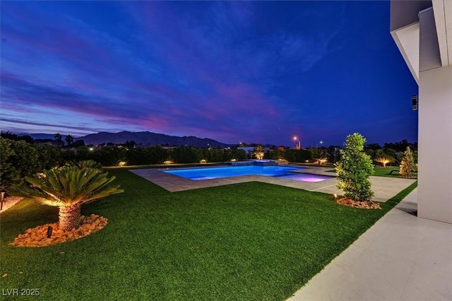 5400 Mello Avenue, Las Vegas, NV 89131