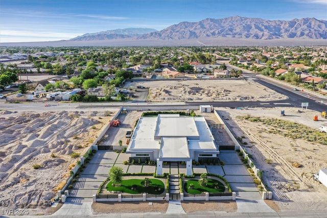 5400 Mello Avenue, Las Vegas, NV 89131