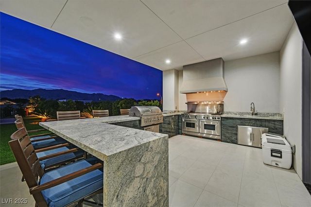 5400 Mello Avenue, Las Vegas, NV 89131