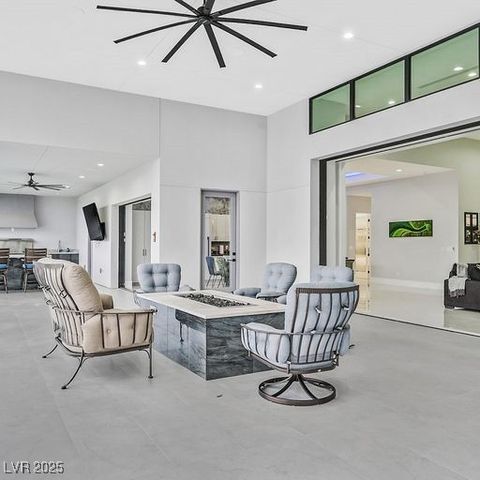 5400 Mello Avenue, Las Vegas, NV 89131