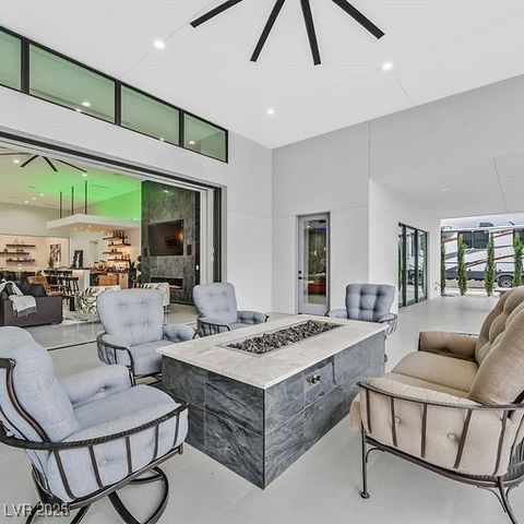 5400 Mello Avenue, Las Vegas, NV 89131