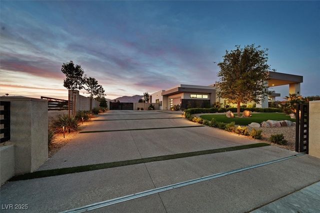 5400 Mello Avenue, Las Vegas, NV 89131