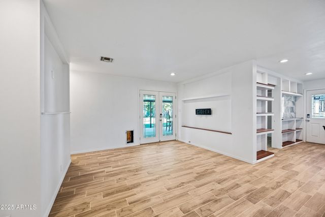 1014 E ORANGE Drive, Phoenix, AZ 85014