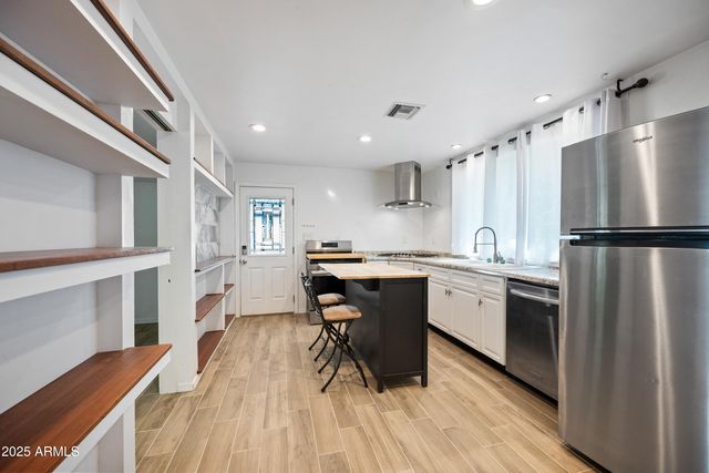 1014 E ORANGE Drive, Phoenix, AZ 85014