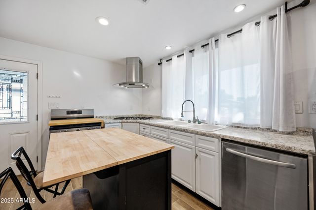 1014 E ORANGE Drive, Phoenix, AZ 85014