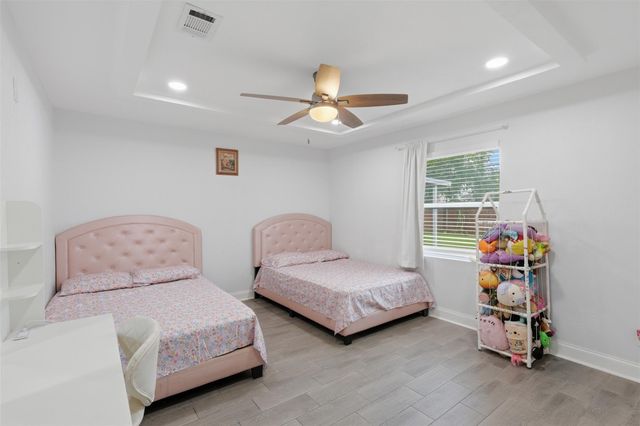 7027 Kingsway Drive, Houston, TX 77087