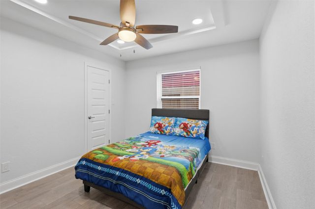 7027 Kingsway Drive, Houston, TX 77087
