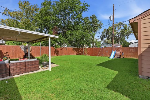 7027 Kingsway Drive, Houston, TX 77087