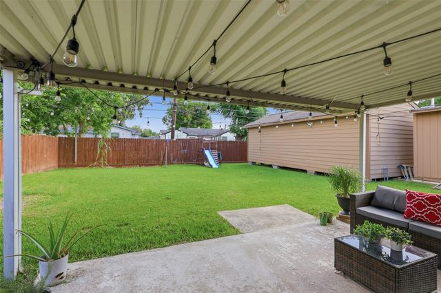 7027 Kingsway Drive, Houston, TX 77087
