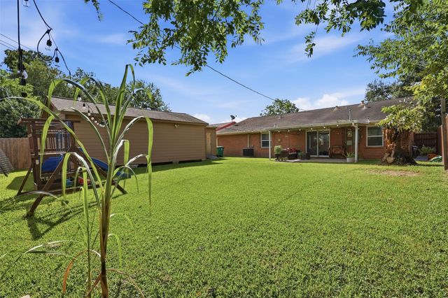 7027 Kingsway Drive, Houston, TX 77087
