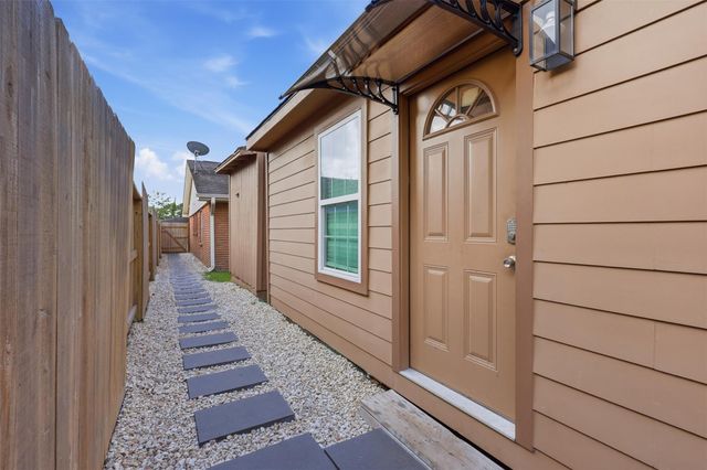7027 Kingsway Drive, Houston, TX 77087