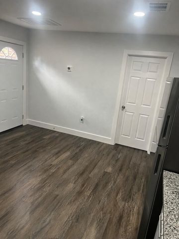 7027 Kingsway Drive, Houston, TX 77087