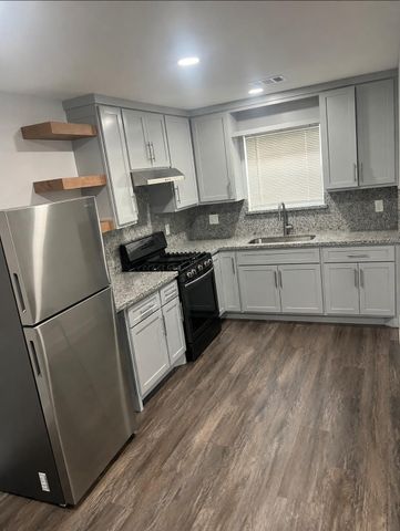 7027 Kingsway Drive, Houston, TX 77087