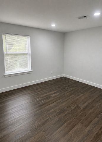 7027 Kingsway Drive, Houston, TX 77087