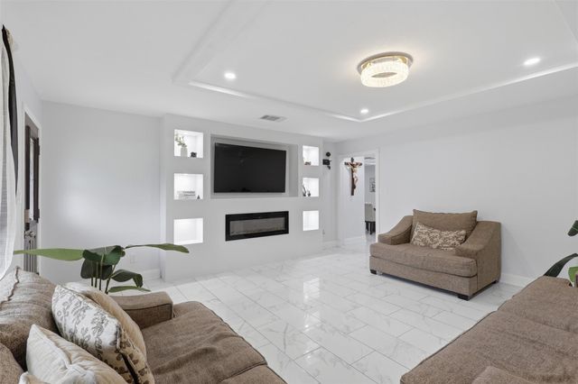 7027 Kingsway Drive, Houston, TX 77087