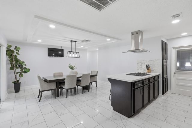 7027 Kingsway Drive, Houston, TX 77087