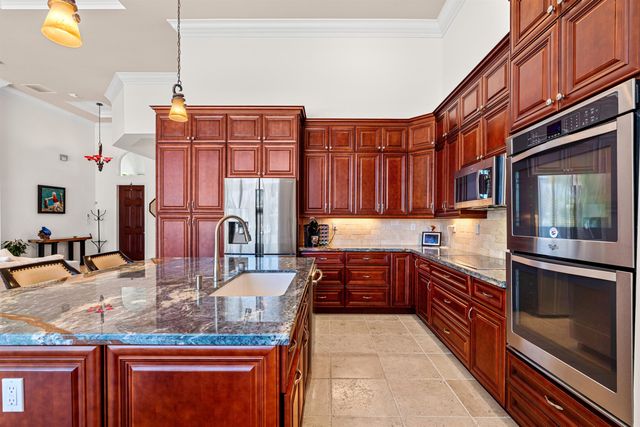 2760 NE 51st Street, Lighthouse Point, FL 33064