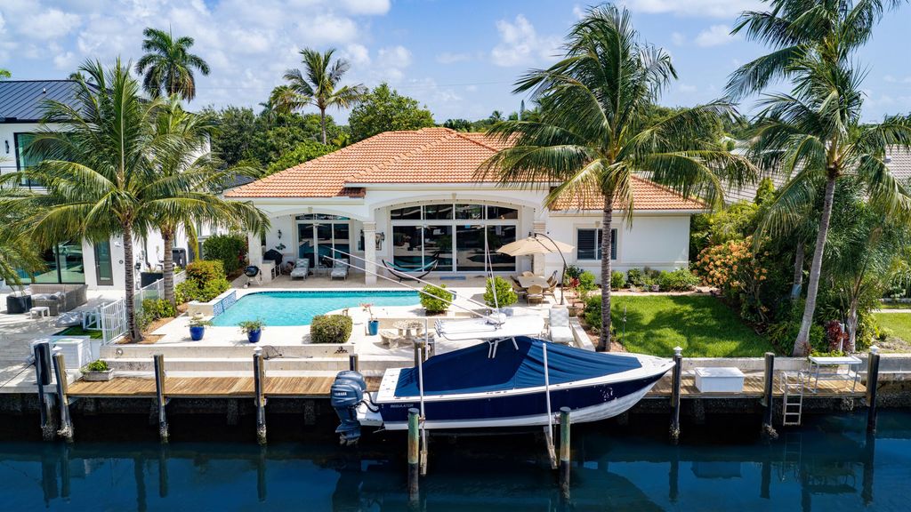 2760 NE 51st Street, Lighthouse Point, FL 33064