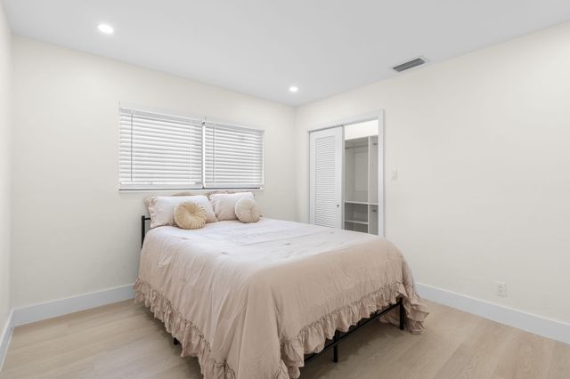 381 NE 43rd Court, Oakland Park, FL 33334