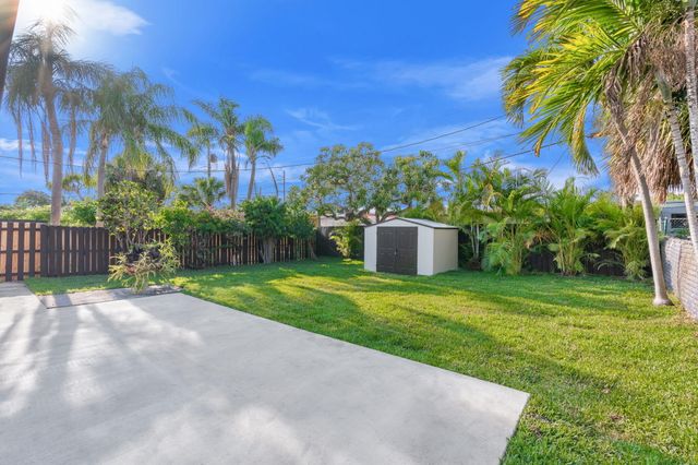 381 NE 43rd Court, Oakland Park, FL 33334