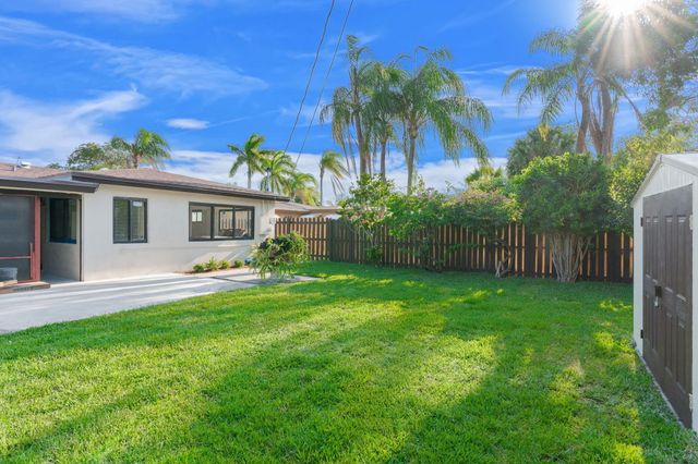 381 NE 43rd Court, Oakland Park, FL 33334