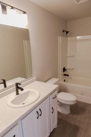 7903 BUCKTHORN Avenue, Horace, ND 58047