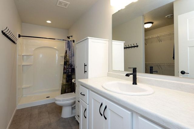 7903 BUCKTHORN Avenue, Horace, ND 58047