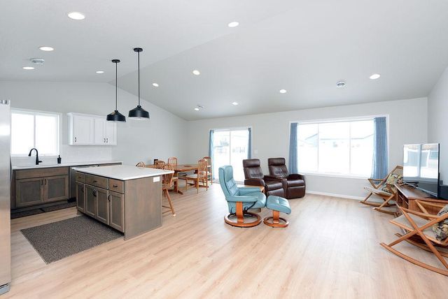 7903 BUCKTHORN Avenue, Horace, ND 58047