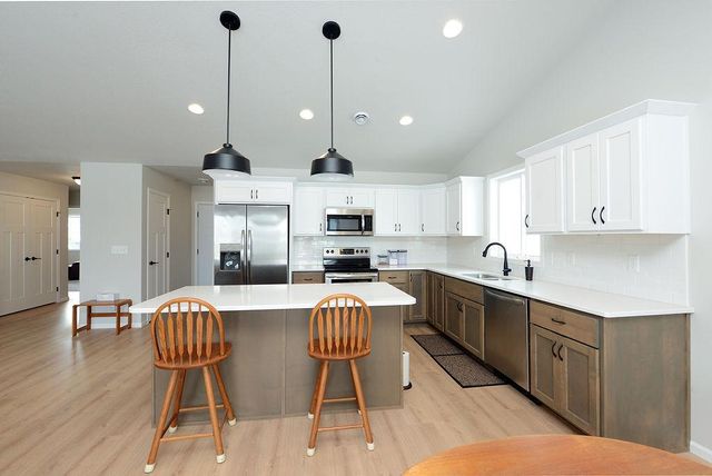 7903 BUCKTHORN Avenue, Horace, ND 58047