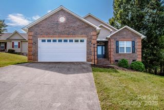 924 41st Avenue Drive NE, Hickory, NC 28601