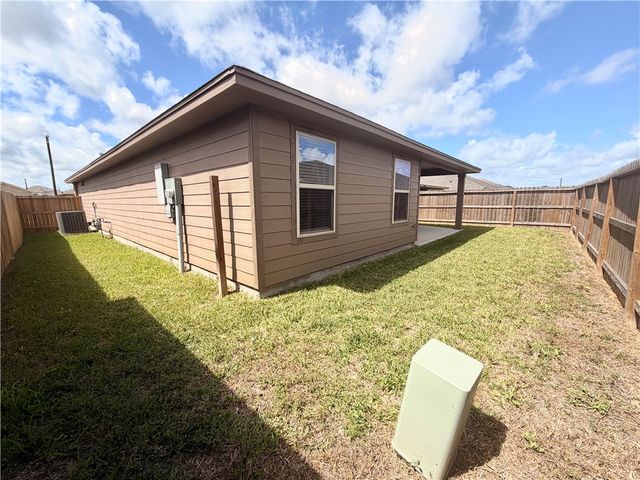 7742 Lariat Toss Dr, Corpus Christi, TX 78414