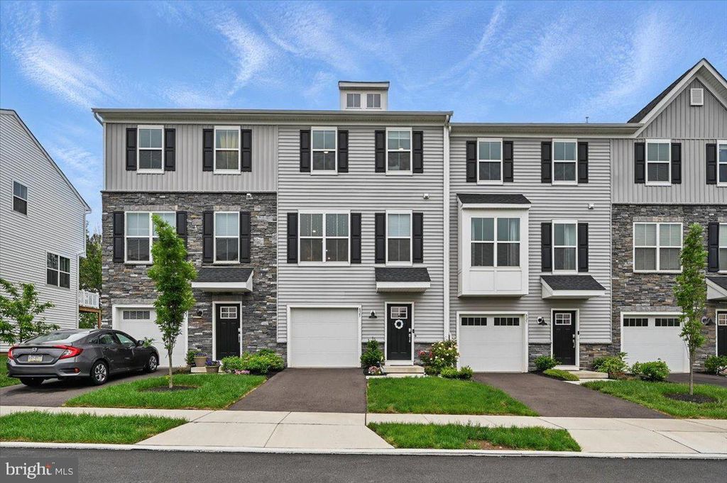 825 PECAN RD, Spring City, PA 19475