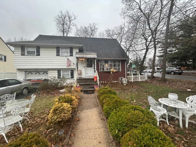 224 KINGS CT, Teaneck, NJ 07666