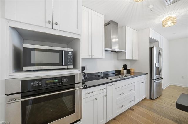 3738 Sandpiper Rd Apt 437B, Virginia Beach, VA 23456