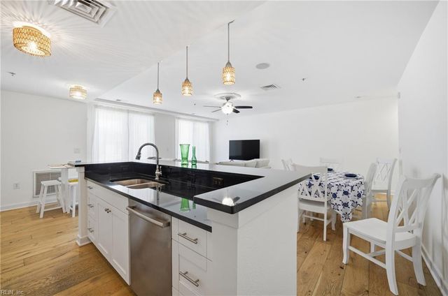 3738 Sandpiper Rd Apt 437B, Virginia Beach, VA 23456