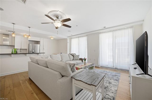 3738 Sandpiper Rd Apt 437B, Virginia Beach, VA 23456