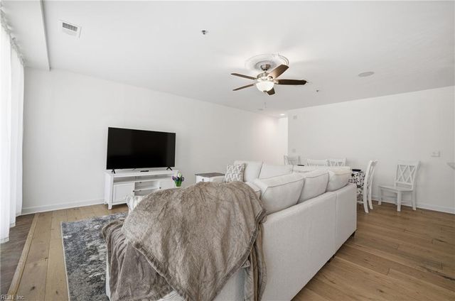 3738 Sandpiper Rd Apt 437B, Virginia Beach, VA 23456