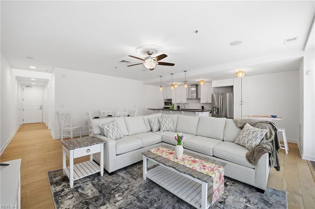 3738 Sandpiper Rd Apt 437B, Virginia Beach, VA 23456