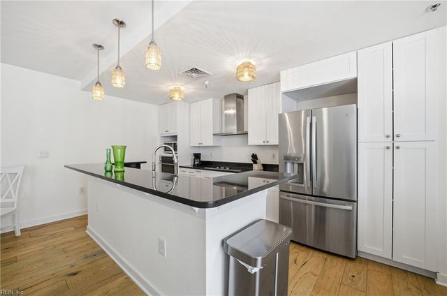 3738 Sandpiper Rd Apt 437B, Virginia Beach, VA 23456