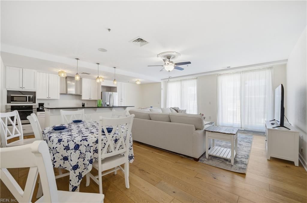 3738 Sandpiper Rd Apt 437B, Virginia Beach, VA 23456