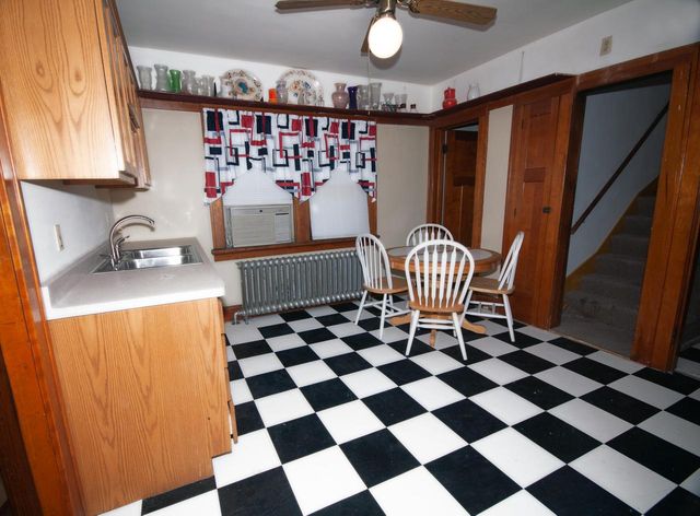 3927 N 16th STREET, Milwaukee, WI 53206