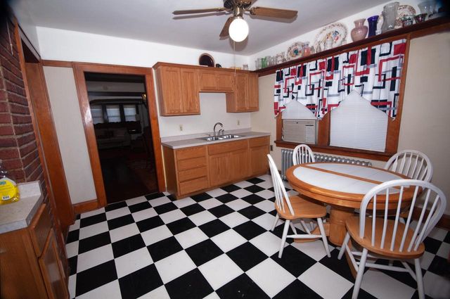 3927 N 16th STREET, Milwaukee, WI 53206