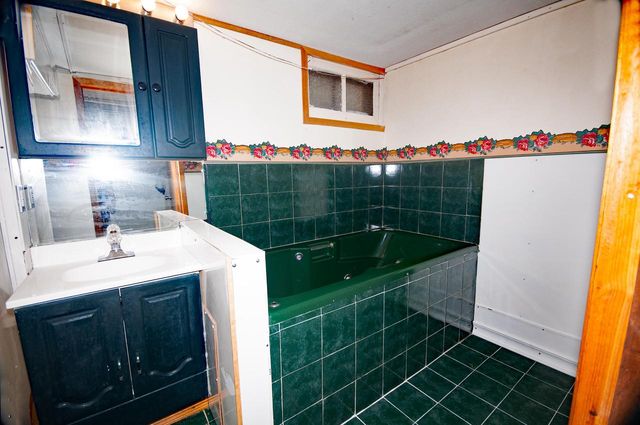 3927 N 16th STREET, Milwaukee, WI 53206